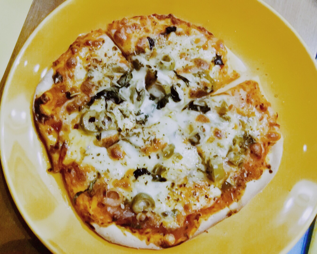 Thin-crust veg pizza