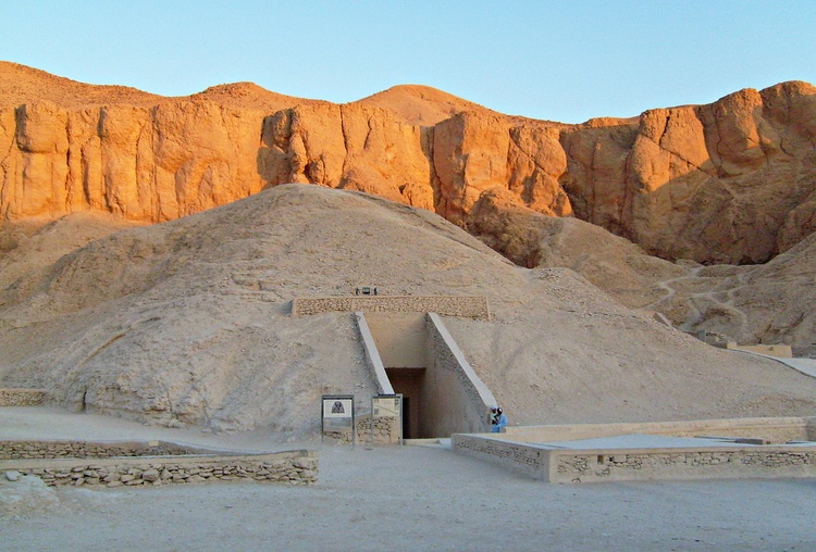 Entrance to one of the tombs