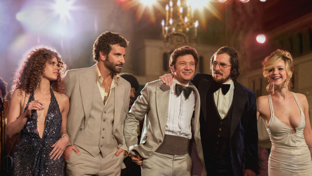 (l to r) Amy Adams, Bradley Cooper, Jeremy Renner, Christian Bale and Jennifer Lawrence in American Hustle